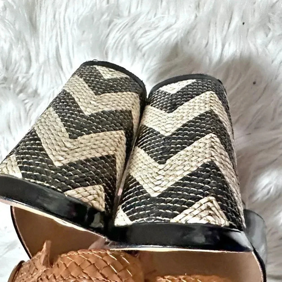 TABITA | Patent Leather Combo Block Heels Chevron Sandals Tan Black | Size 7 - Picture 3 of 8